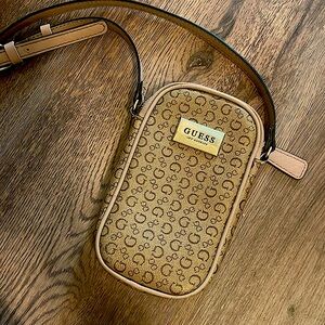 Cute and practical guess phone crossbody